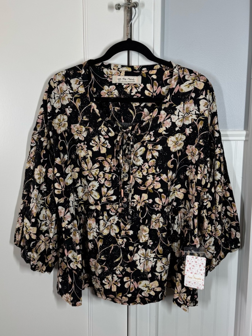Free People Highlander black Floral Printed Peasant Blouse size large nwt